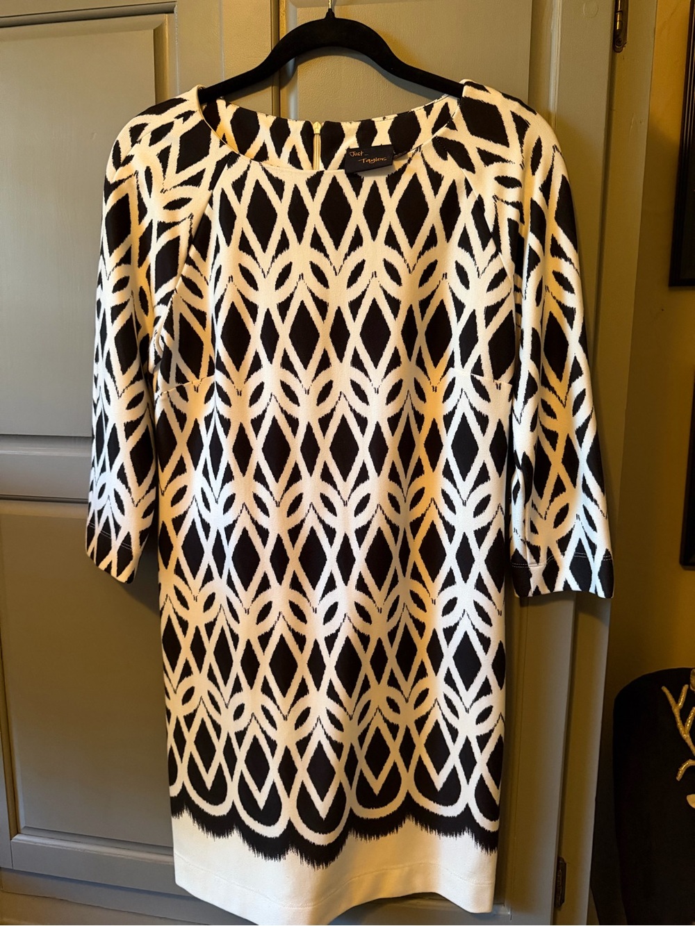 Black & White Patterned Shift Dress by Just Taylor